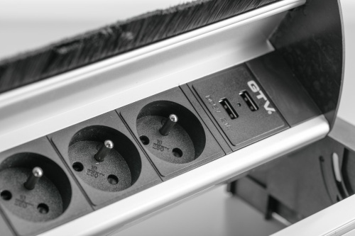 GTV УДЛИНИТЕЛЬ ВРЕЗНОЙ ПРЯМОУГОЛЬНЫЙ СО ЩЕТКОЙ, 3XSCHUKO, 2XUSB/5V, БЕЗ НИЖНЕЙ КРЫШКИ, ЦВЕТ СЕРЕБРО